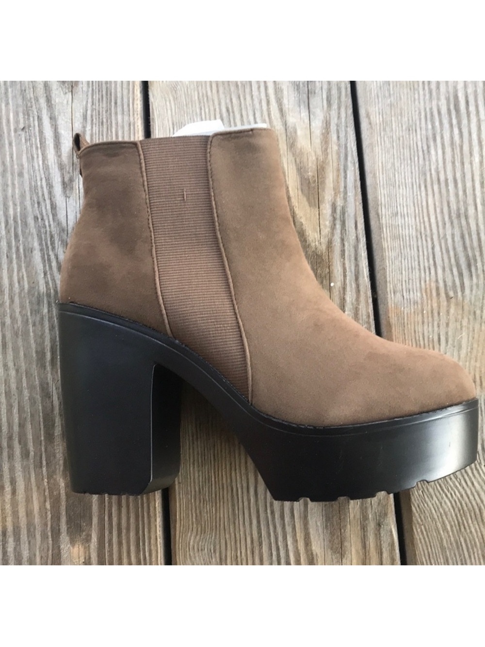 Women’s Tan Platform Chelsea Heeled Boot